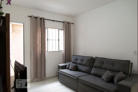 Casa à venda com 87m², 4 quartos e sem vaga Casa à venda com 87m², 4 quartos e sem vagaSala de TV