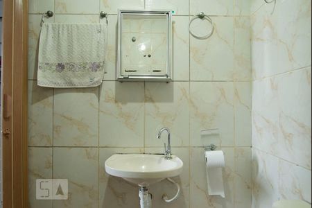 Casa à venda com 87m², 4 quartos e sem vaga Casa à venda com 87m², 4 quartos e sem vagaBanheiro 1