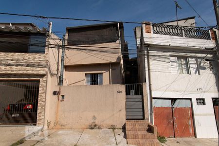 Casa à venda com 87m², 4 quartos e sem vaga Casa à venda com 87m², 4 quartos e sem vagaFachada