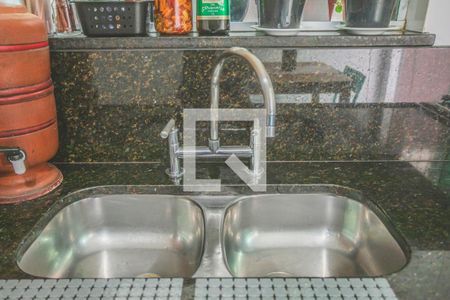 Casa à venda com 167m², 3 quartos e 2 vagas Casa à venda com 167m², 3 quartos e 2 vagasCozinha