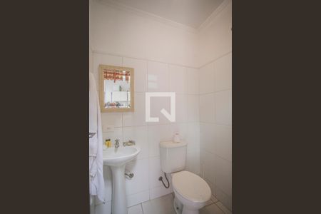 Casa à venda com 167m², 3 quartos e 2 vagas Casa à venda com 167m², 3 quartos e 2 vagasBanheiro de Serviço