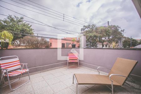 Casa à venda com 167m², 3 quartos e 2 vagas Casa à venda com 167m², 3 quartos e 2 vagasVaranda