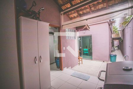 Casa à venda com 167m², 3 quartos e 2 vagas Casa à venda com 167m², 3 quartos e 2 vagasQuintal