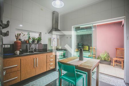 Casa à venda com 167m², 3 quartos e 2 vagas Casa à venda com 167m², 3 quartos e 2 vagasCozinha