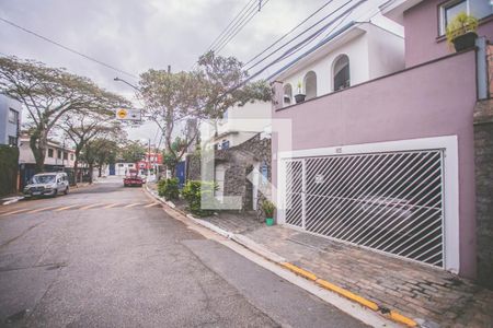 Casa à venda com 167m², 3 quartos e 2 vagas Casa à venda com 167m², 3 quartos e 2 vagasFachada