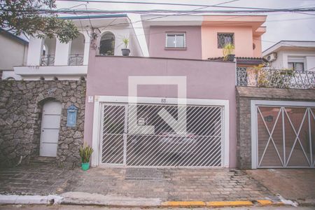 Casa à venda com 167m², 3 quartos e 2 vagas Casa à venda com 167m², 3 quartos e 2 vagasFachada