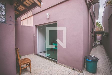 Casa à venda com 167m², 3 quartos e 2 vagas Casa à venda com 167m², 3 quartos e 2 vagasQuintal