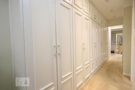 Apartamento à venda com 200m², 4 quartos e 4 vagas Apartamento à venda com 200m², 4 quartos e 4 vagasSuíte 1