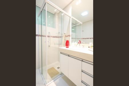 Apartamento à venda com 200m², 4 quartos e 4 vagas Apartamento à venda com 200m², 4 quartos e 4 vagasBanheiro da Suíte 1