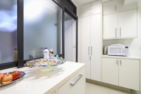 Apartamento à venda com 200m², 4 quartos e 4 vagas Apartamento à venda com 200m², 4 quartos e 4 vagasLavanderia