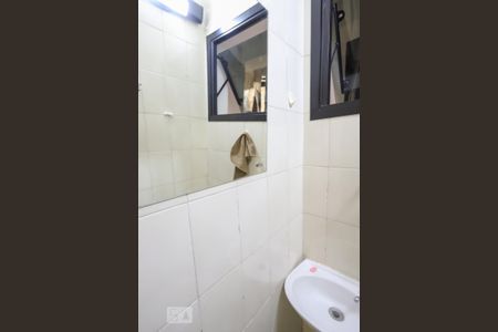 Apartamento à venda com 200m², 4 quartos e 4 vagas Apartamento à venda com 200m², 4 quartos e 4 vagasBanheiro de Serviço