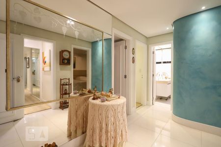 Apartamento à venda com 200m², 4 quartos e 4 vagas Apartamento à venda com 200m², 4 quartos e 4 vagasHall