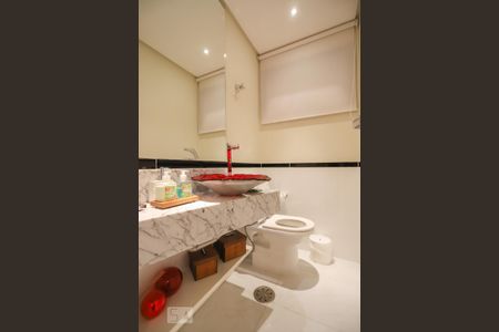 Apartamento à venda com 200m², 4 quartos e 4 vagas Apartamento à venda com 200m², 4 quartos e 4 vagasLavabo