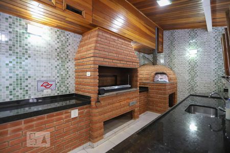 Apartamento à venda com 200m², 4 quartos e 4 vagas Apartamento à venda com 200m², 4 quartos e 4 vagasÁrea comum - Churrasqueira