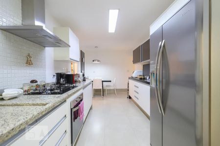 Apartamento à venda com 200m², 4 quartos e 4 vagas Apartamento à venda com 200m², 4 quartos e 4 vagasCozinha