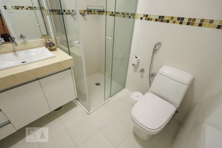 Apartamento à venda com 200m², 4 quartos e 4 vagas Apartamento à venda com 200m², 4 quartos e 4 vagasBanheiro Suíte 2