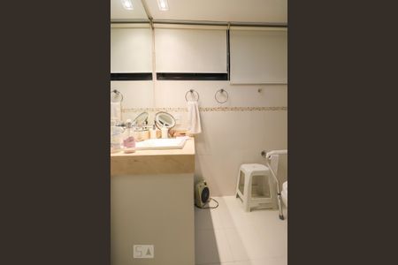 Apartamento à venda com 200m², 4 quartos e 4 vagas Apartamento à venda com 200m², 4 quartos e 4 vagasBanheiro Social