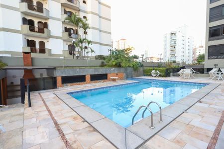 Apartamento à venda com 200m², 4 quartos e 4 vagas Apartamento à venda com 200m², 4 quartos e 4 vagasÁrea comum - Piscina
