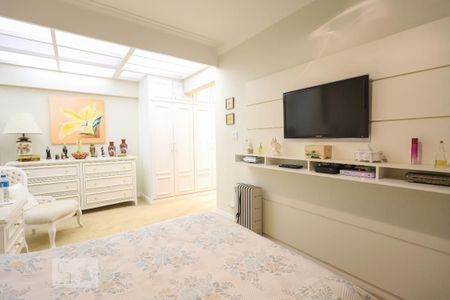 Apartamento à venda com 200m², 4 quartos e 4 vagas Apartamento à venda com 200m², 4 quartos e 4 vagasSuíte 1