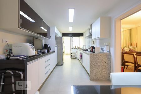 Apartamento à venda com 200m², 4 quartos e 4 vagas Apartamento à venda com 200m², 4 quartos e 4 vagasCozinha