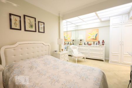 Apartamento à venda com 200m², 4 quartos e 4 vagas Apartamento à venda com 200m², 4 quartos e 4 vagasSuíte 1