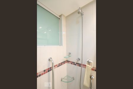 Apartamento à venda com 200m², 4 quartos e 4 vagas Apartamento à venda com 200m², 4 quartos e 4 vagasBanheiro da Suíte 1