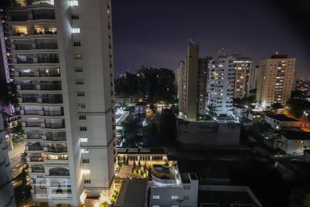 Apartamento à venda com 200m², 4 quartos e 4 vagas Apartamento à venda com 200m², 4 quartos e 4 vagasVista da Suíte 1
