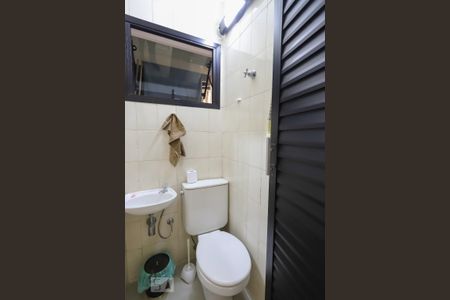 Apartamento à venda com 200m², 4 quartos e 4 vagas Apartamento à venda com 200m², 4 quartos e 4 vagasBanheiro de Serviço