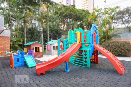 Apartamento à venda com 200m², 4 quartos e 4 vagas Apartamento à venda com 200m², 4 quartos e 4 vagasÁrea Comum - Playground