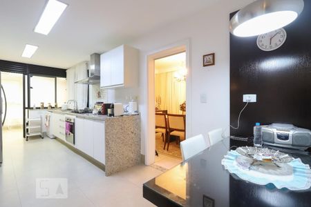 Apartamento à venda com 200m², 4 quartos e 4 vagas Apartamento à venda com 200m², 4 quartos e 4 vagasCozinha