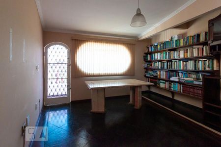 Casa à venda com 270m², 5 quartos e 2 vagas Casa à venda com 270m², 5 quartos e 2 vagasSuíte