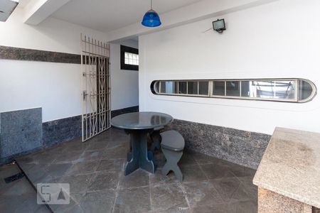 Casa à venda com 270m², 5 quartos e 2 vagas Casa à venda com 270m², 5 quartos e 2 vagasCorredor externo