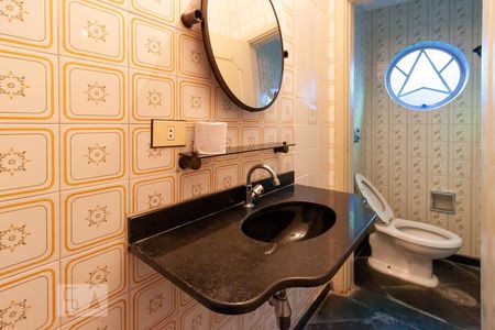 Casa à venda com 270m², 5 quartos e 2 vagas Casa à venda com 270m², 5 quartos e 2 vagasLavabo