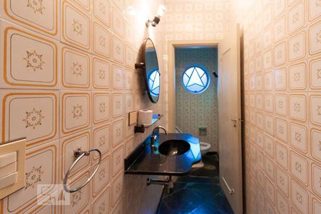 Casa à venda com 270m², 5 quartos e 2 vagas Casa à venda com 270m², 5 quartos e 2 vagasLavabo