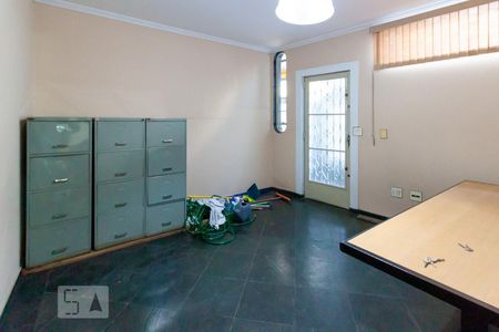 Casa à venda com 270m², 5 quartos e 2 vagas Casa à venda com 270m², 5 quartos e 2 vagasEscritório