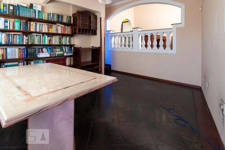 Casa à venda com 270m², 5 quartos e 2 vagas Casa à venda com 270m², 5 quartos e 2 vagasSuíte