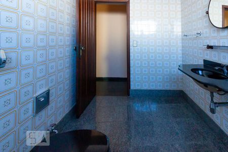 Casa à venda com 270m², 5 quartos e 2 vagas Casa à venda com 270m², 5 quartos e 2 vagasBanheiro