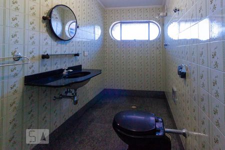 Casa à venda com 270m², 5 quartos e 2 vagas Casa à venda com 270m², 5 quartos e 2 vagasBanheiro da Suíte