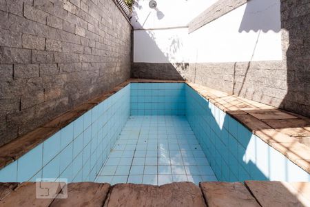 Casa à venda com 270m², 5 quartos e 2 vagas Casa à venda com 270m², 5 quartos e 2 vagasPiscina