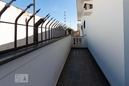 Casa à venda com 270m², 5 quartos e 2 vagas Casa à venda com 270m², 5 quartos e 2 vagasVaranda do Quarto