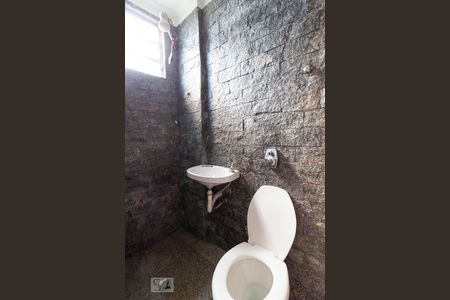 Casa à venda com 270m², 5 quartos e 2 vagas Casa à venda com 270m², 5 quartos e 2 vagasBanheiro de serviço