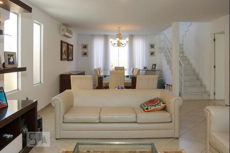 Sala de casa para alugar com 4 quartos, 420m² em Vargem Grande, Rio de Janeiro