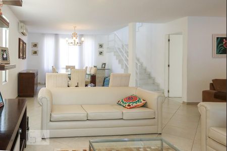 Sala de casa para alugar com 4 quartos, 420m² em Vargem Grande, Rio de Janeiro