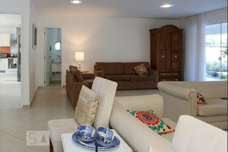 Sala de casa para alugar com 4 quartos, 420m² em Vargem Grande, Rio de Janeiro