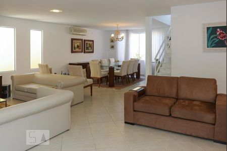 Sala de casa para alugar com 4 quartos, 420m² em Vargem Grande, Rio de Janeiro