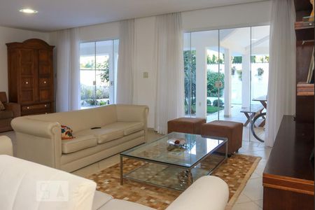 Sala de casa para alugar com 4 quartos, 420m² em Vargem Grande, Rio de Janeiro