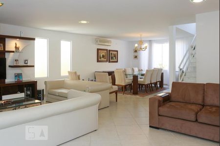 Sala de casa para alugar com 4 quartos, 420m² em Vargem Grande, Rio de Janeiro