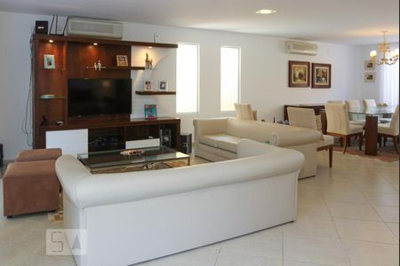 Sala de casa para alugar com 4 quartos, 420m² em Vargem Grande, Rio de Janeiro