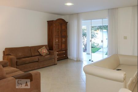 Sala de casa para alugar com 4 quartos, 420m² em Vargem Grande, Rio de Janeiro