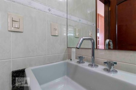 Casa à venda com 295m², 4 quartos e 3 vagas Casa à venda com 295m², 4 quartos e 3 vagasBanheiro da Suíte 2